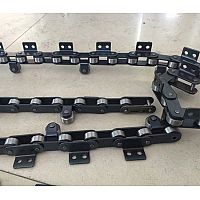 Doppelte Förderkette mit Aufsatz